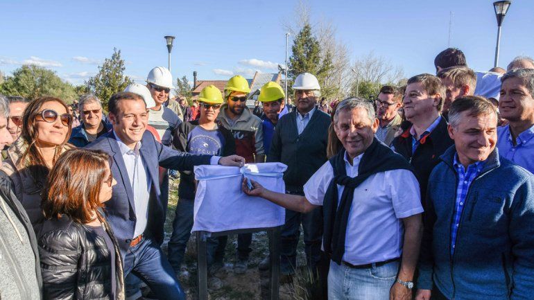 El paseo se llenó de gente ayer por la tarde. Provincia y la Muni destacaron el aporte de Nación para el proyecto.