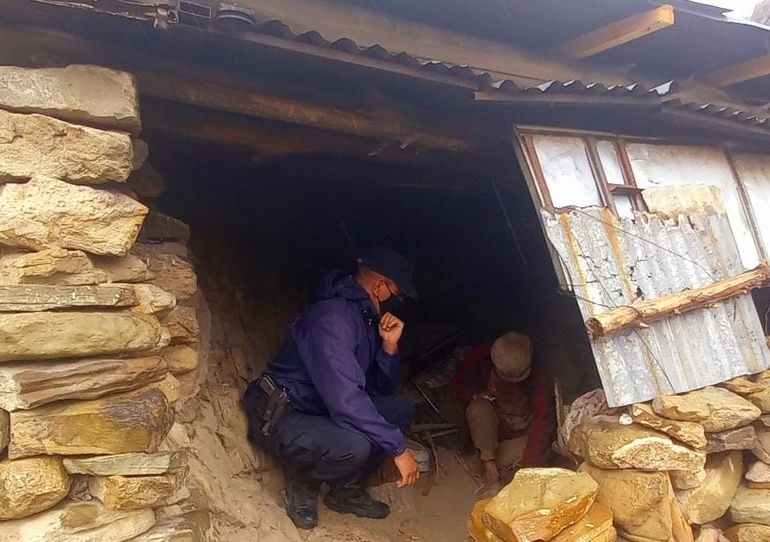 “Es una elección de vida y yo la respeto y lo acompaño y lo voy a acompañar en todo lo que pueda para que el sea feliz en su mundo. No molesta a nadie y es una muy buena persona”, dijo Gabriel Méndez, policía provincial.