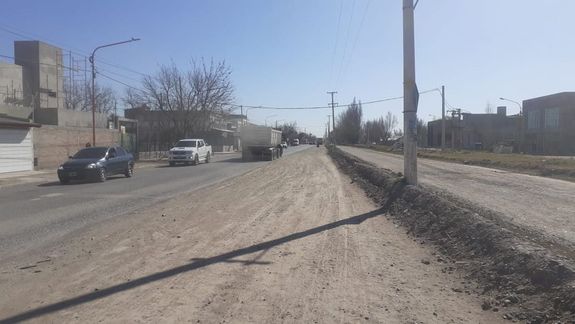 Los camiones con grandes pesos y cargas, como los que van a Vaca Muerta, deterioran el pavimento. Desde este lunes no podrán transitar por las calles de Cipolletti.&nbsp;