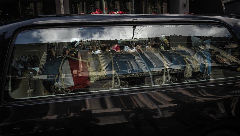 Carlos Menem fue enterrado junto a su hijo en el Cementerio Islámico