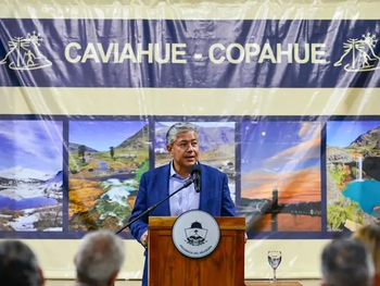 El gobernador participó del ﻿39º aniversario de Caviahue.