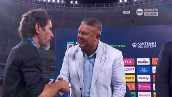 Chiqui Tapia entregó las medallas. Chiqui Tapia entregó las medallas.