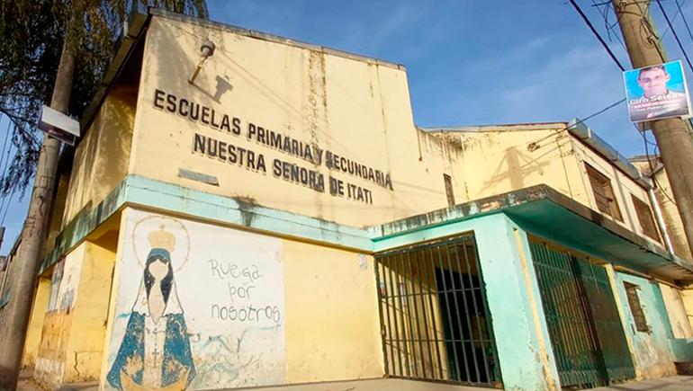En Rosario, otro colegio cerrado por amenazas