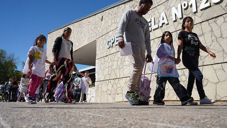 El cierre del ciclo lectivo dependerá de cada provincia, de acuerdo al cumplimiento de los 190 días de clases. El cierre del ciclo lectivo dependerá de cada provincia, de acuerdo al cumplimiento de los 190 días de clases.