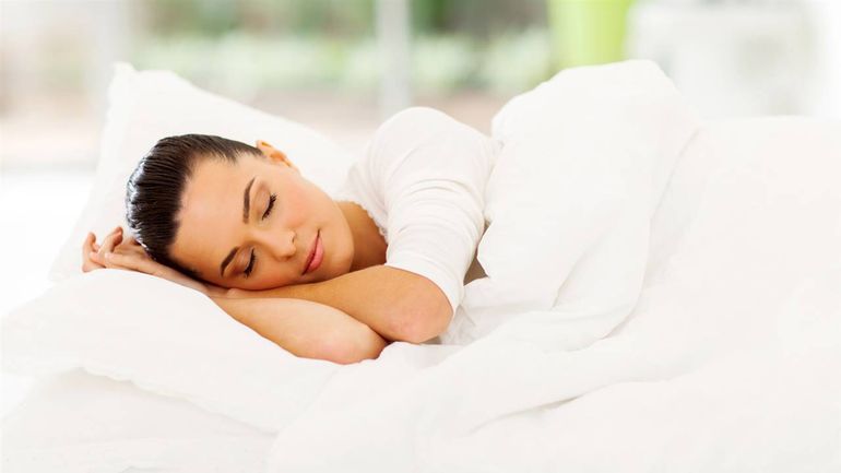 Sueño reparador: cuál es la mejor posición para dormir