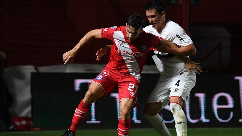 A Argentinos no le pesó la presión y es líder junto a Boca