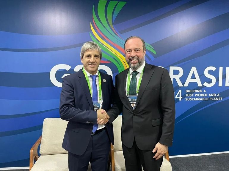 Luis Caputo y el el ministro de Minas y Energía brasileño, Alexandre Silveira. Luis Caputo y el el ministro de Minas y Energía brasileño, Alexandre Silveira.