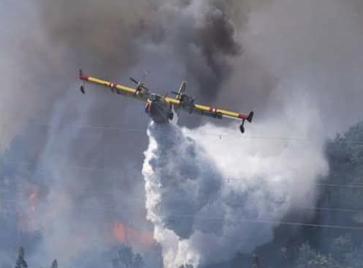 Hace medio siglo, en la zona del Paralelo 42, dos hidroaviones Canadair extinguieron en solo cinco días un incendio que llevaba meses descontrolado y tenía repercusión internacional. Foto: @alberto.montero Hace medio siglo, en la zona del Paralelo 42, dos hidroaviones Canadair extinguieron en solo cinco días un incendio que llevaba meses descontrolado y tenía repercusión internacional. Foto: @alberto.montero