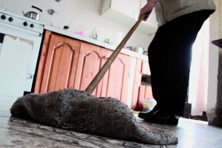 Las empleadas domésticas se hunden en la crisis. Las empleadas domésticas se hunden en la crisis.