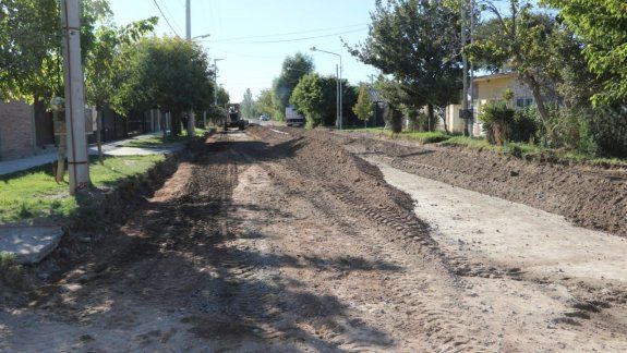 Arrancó una obra para asfaltar 50 cuadras en el oeste de la ciudad