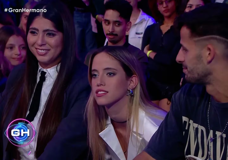Denisse estuvo presente en la gala de nominación. Denisse estuvo presente en la gala de nominación.