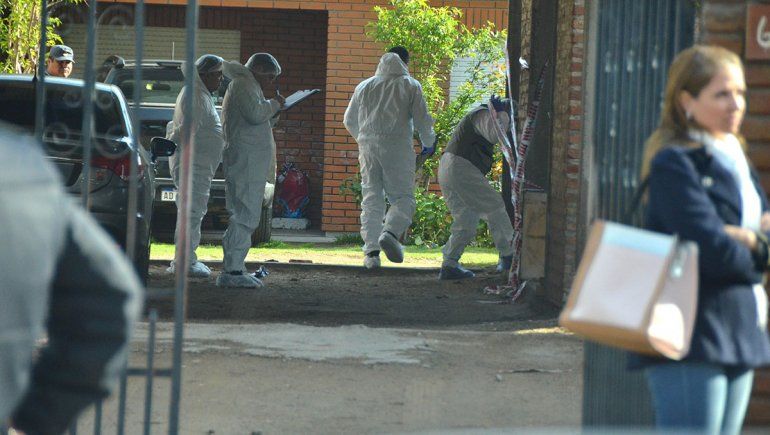 Cabo herido: la pareja le disparó con su arma oficial