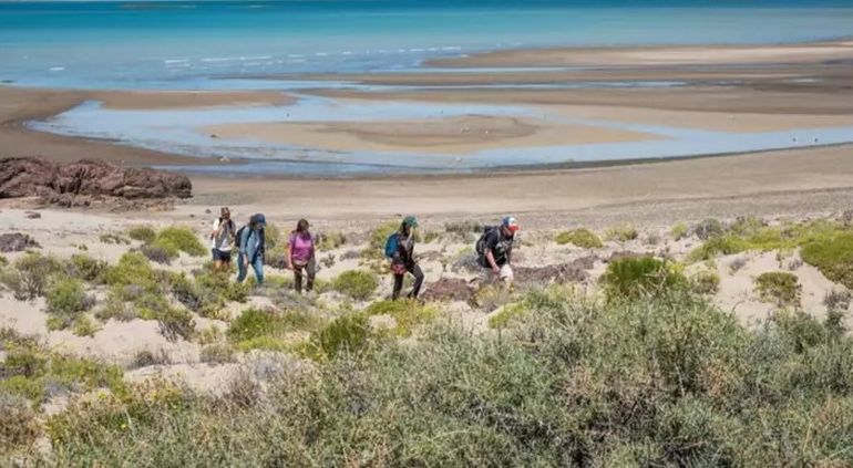 Senderismo en el parque Patagonia Azul, de Chubut. Senderismo en el parque Patagonia Azul, de Chubut.