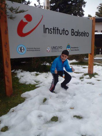 Nicolás, el día que dio la prueba de matemáticas en el Instituto Balseiro. Foto: gentileza. Nicolás, el día que dio la prueba de matemáticas en el Instituto Balseiro. Foto: gentileza.