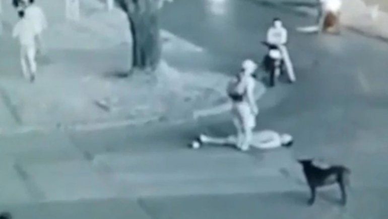 Una patota noqueó y pateó en el suelo a un joven de 16 años