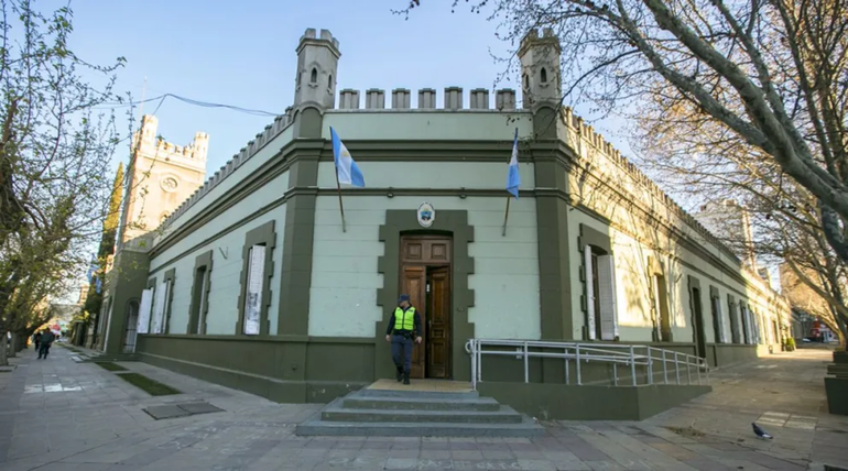 Tolerancia cero en el Estado de Neuquén: despidieron a otra ñoqui y a un policía
