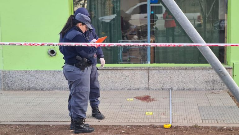 Mataron a un hombre de una puñalada en plena calle de Cutral Co