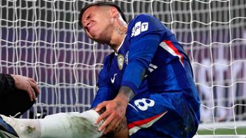 Enzo Fernández debió ser sustituido en Chelsea. Enzo Fernández debió ser sustituido en Chelsea.