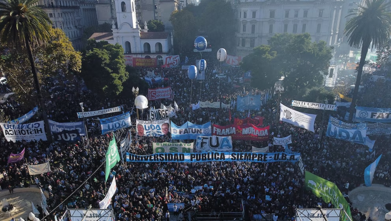 El Gobierno minimizó la marcha universitaria y dijo que fue organizada por opositores.