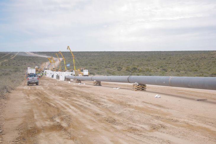 Récord sudamericano en VMOS: el Oleoducto Vaca Muerta Sur logró 175 soldaduras en un día, acelerando el avance de la obra con tecnología. Foto: Leandro Cairuga.