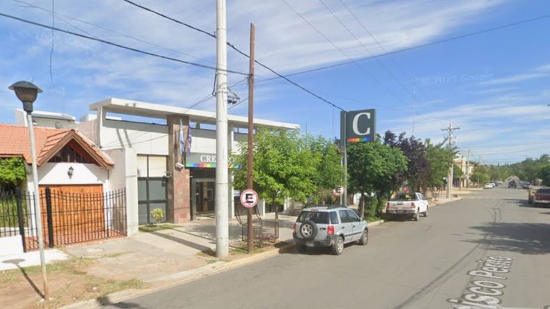 Una pareja de delincuentes asaltó un banco y fue detenida poco después | LM Neuquen Una pareja de delincuentes asaltó un banco y fue detenida poco después
