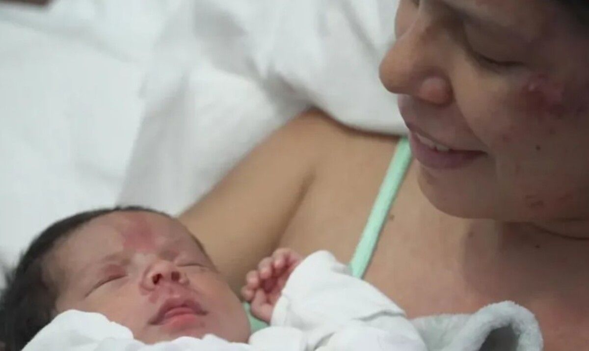 El medio del dolor por los terremotos en Venezuela, la historia de Dayana y su bebé renuevan las esperanzas de rescatar más personas con vida.