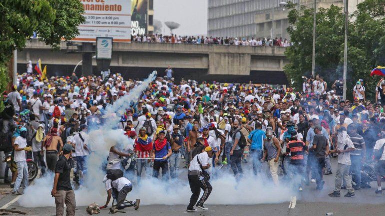 Miles de opositores se manifestaron en Venezuela: entre otras cosas