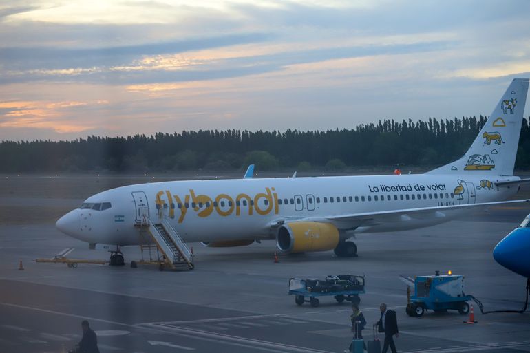 ¿Arranca O No Arranca? Qué Pasa Con El Avión De Flybondi Que Está ...