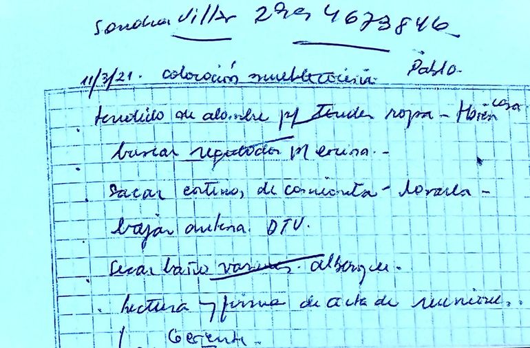 Las anotaciones en el cuaderno de la directora Marta Báez, sobre los pendientes y reclamos que hacía por la escuela. Las anotaciones en el cuaderno de la directora Marta Báez, sobre los pendientes y reclamos que hacía por la escuela.
