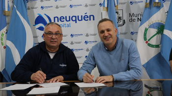 El secretario de Finanzas, Fernando Schpoliansky y el titular de Si.Tra.Mu.Ne, Santiago Baudino, en la firma del acuerdo.