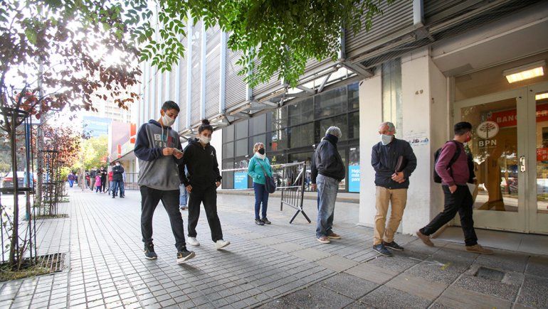 Los comerciantes, aliviados por la reapertura gradual