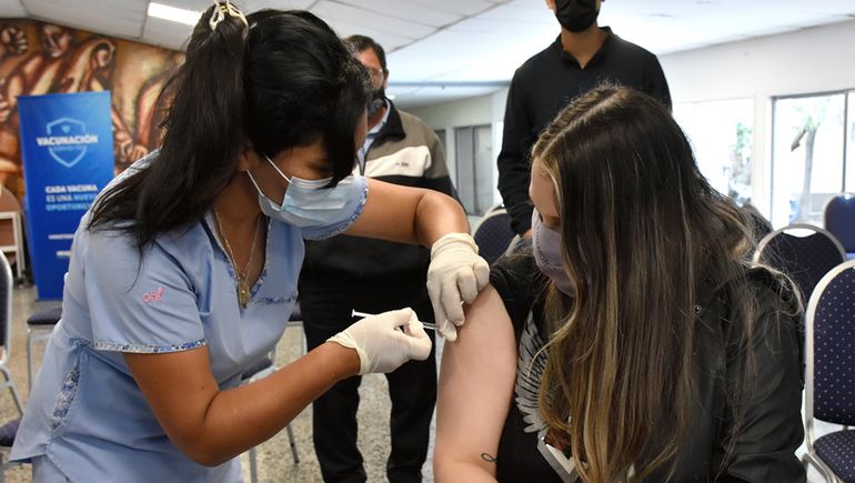 Neuquén recibirá otras 27 mil vacunas para la campaña contra el COVID