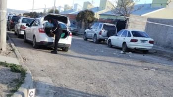 Jonathan Primm, de 45 años, fue acribillado desde una moto el 8 de septiembre, cuando trabajaba junto a un hijo en la vereda de su casa en Trelew. Jonathan Primm, de 45 años, fue acribillado desde una moto el 8 de septiembre, cuando trabajaba junto a un hijo en la vereda de su casa en Trelew.