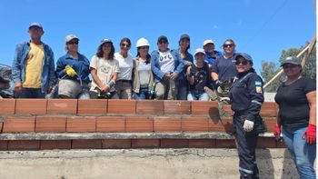 las mujeres que construyen sus propias viviendas las mujeres que construyen sus propias viviendas