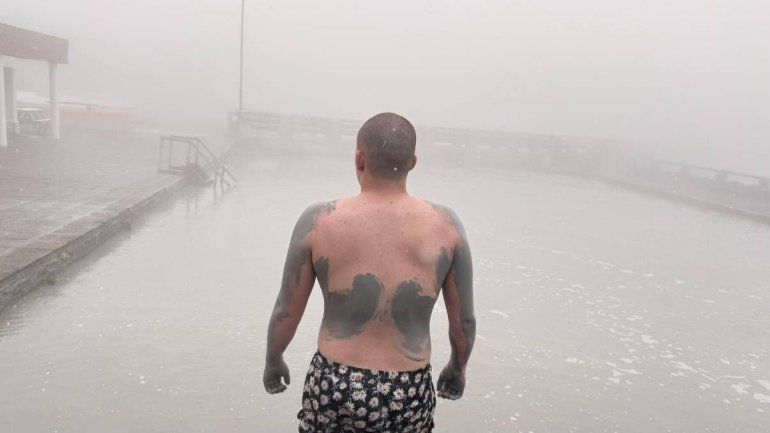 Aguas calientes en medio de la nieve: la experiencia que bate récord en Neuquén