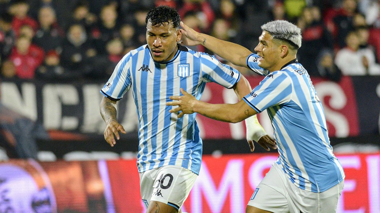 Róger Martínez fue el héroe de Racing ante Newells.