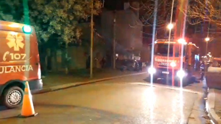 Una explosión produjo un incendio en una casa de barrio Cumelén
