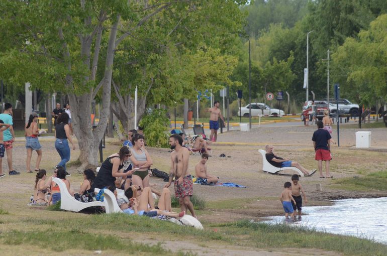¡Estalló el verano! En 9 fotos, el río Limay ya vive la temporada