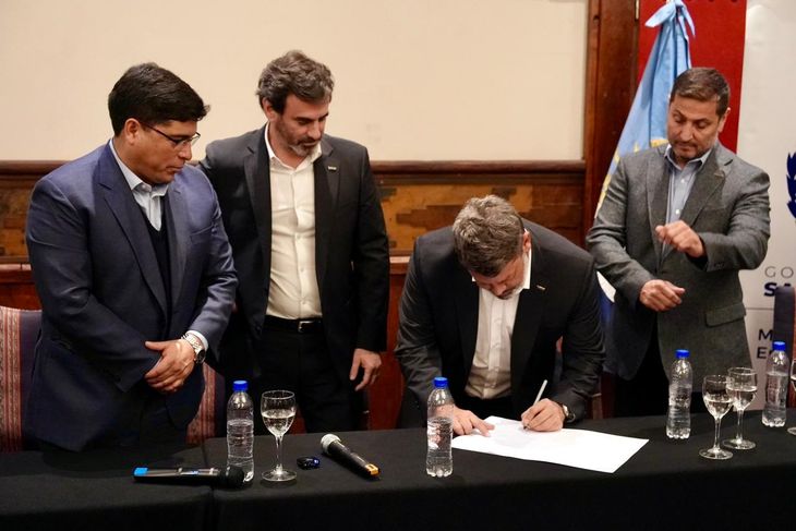 Aseguran que el plan garantizará seis años de inversión por más de 1.250 millones de dólares. Aseguran que el plan garantizará seis años de inversión por más de 1.250 millones de dólares.