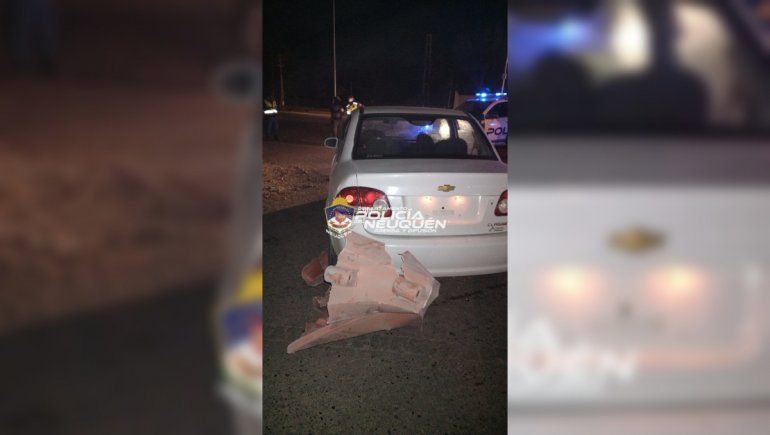 Borracha al volante, huyó, casi atropella a un policía y chocó