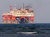 Imagen de archivo. La plataforma de perforación Lolair del monopolio petrolero estatal Petróleos Mexicanos (Pemex) se ve frente al puerto de Veracruz, México. 7 de junio de 2012. REUTERS/Yahir