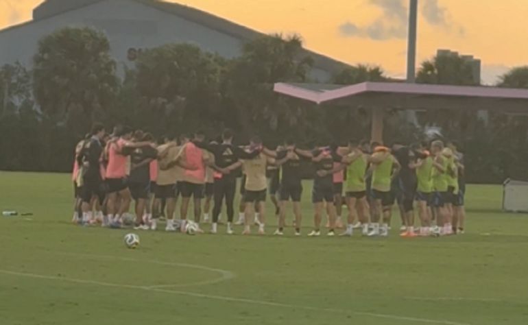 El emotivo homenaje de la selección argentina a Miguel Ángel Russo en el entrenamiento