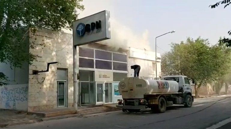 Evacuaron la sucursal del BPN en Buta Ranquil por un incendio