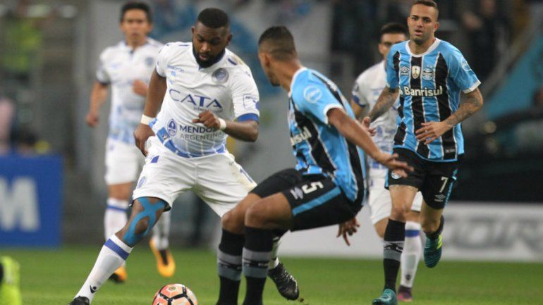 El Tomba no pudo con Gremio y quedó en el camino