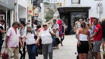 ingleses aterrorizados por turistas sin tapabocas ingleses aterrorizados por turistas sin tapabocas