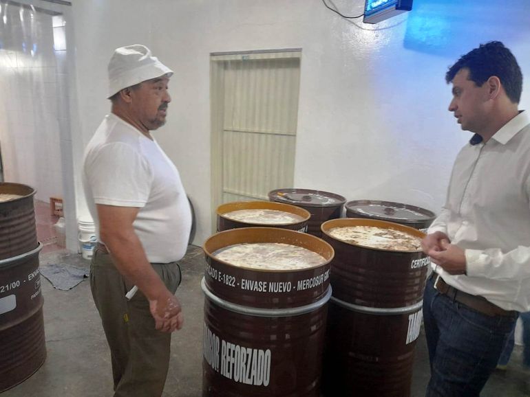 La sala de elaboración de miel cumple con las condiciones para la venta.