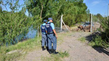 el polemico alambrado quedo con custodia policial el polemico alambrado quedo con custodia policial