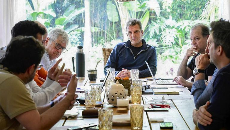 En la previa al domingo electoral, Sergio Massa se reunió con el gabinete económico