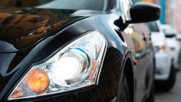 La altura de los faros se puede regular fácilmente con un botón, en los modelos halógenos. La altura de los faros se puede regular fácilmente con un botón, en los modelos halógenos.