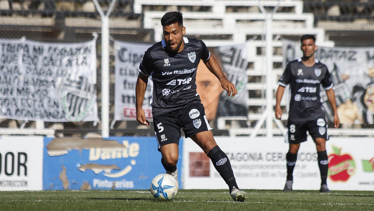 Lucas Mellado, mediocampista de Cipolletti.